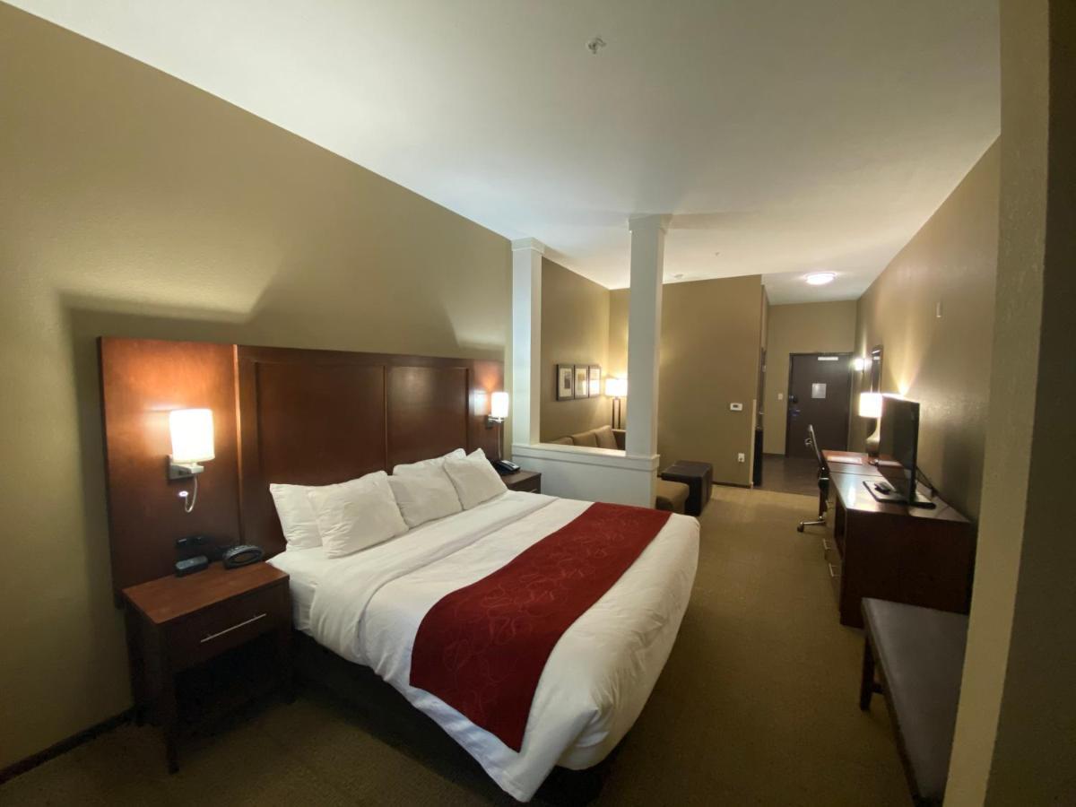 Comfort Suites West Omaha Exterior photo